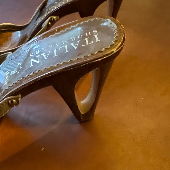 Italian Shoemakers Women's Brown Mules - Picture 6 of 12